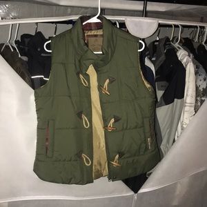 Legendary white tails puffer vest